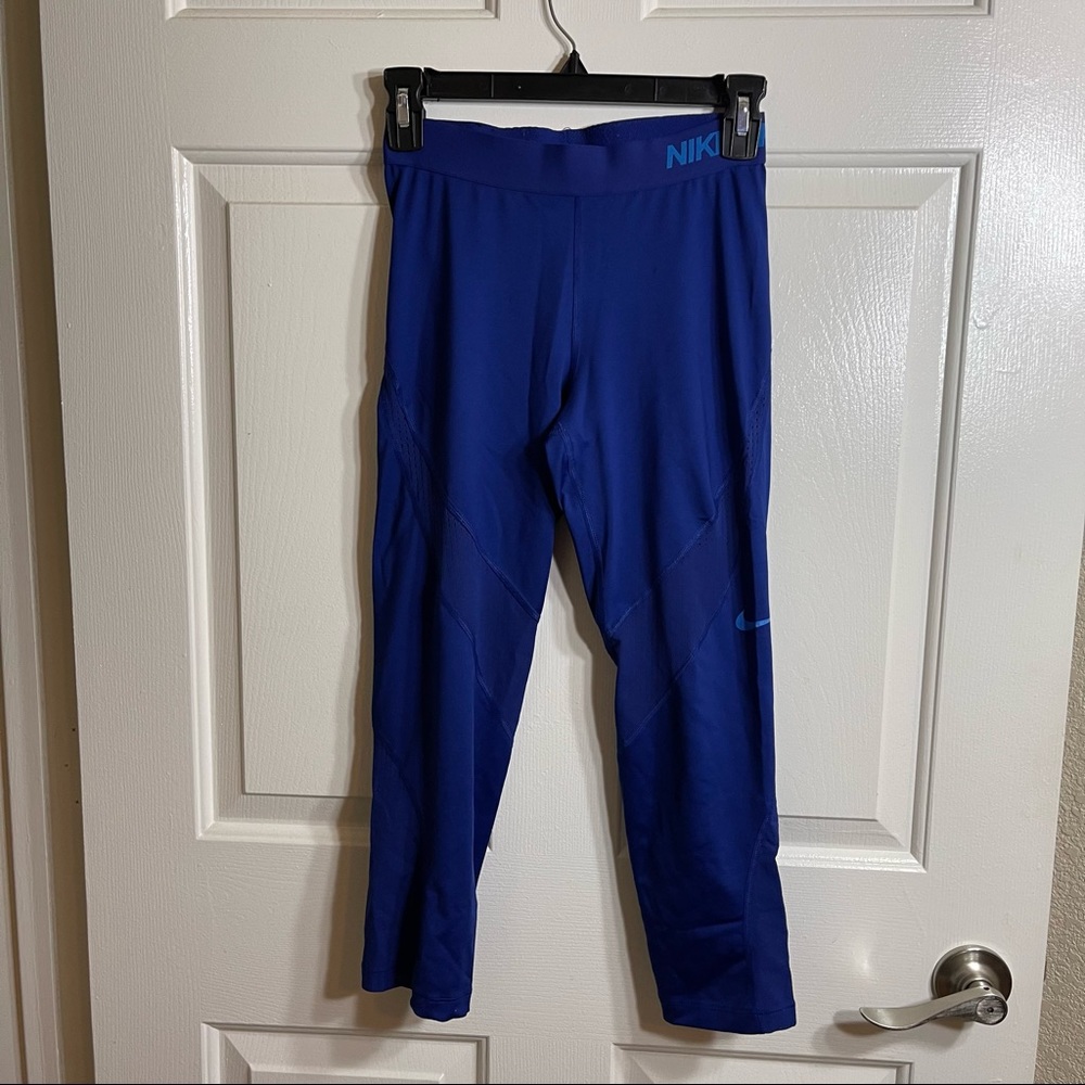 Womans Nike PRO dry fit breathable cropped sports leggings compression Size XS